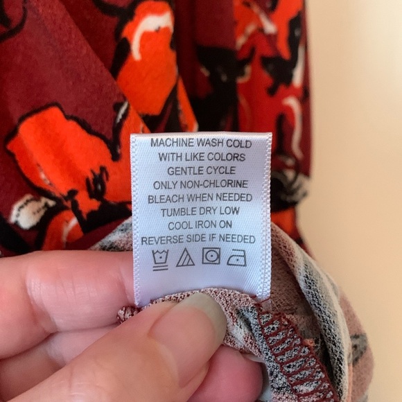 Adrienne Vittadini Dark Red Floral Long Sleeve Turtleneck Shirt Size L/XL - Picture 9 of 9